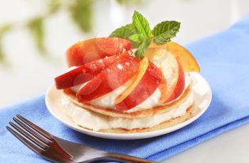 Pancakes with sweet cheese and fruit 