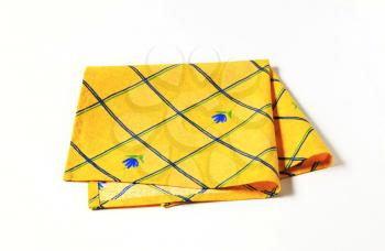 Small yellow place mat with flower pattern