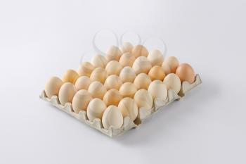 packaging of thirty fresh eggs