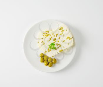 farmer's cheese with green olives