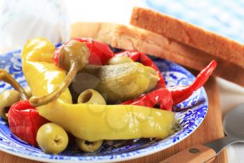 Pickled vegetables with white bread