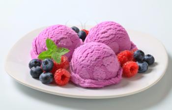 Scoops of ice cream with fresh berries