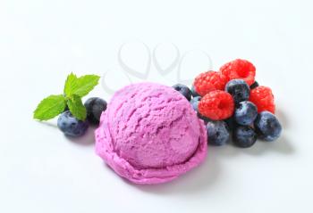 Scoop of ice cream with fresh berries