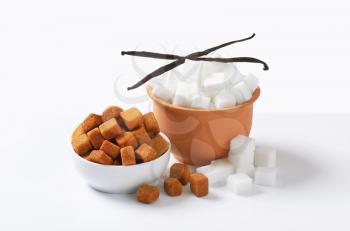 Bowls of white and brown sugar cubes