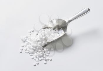 Artificial sweetener tablets in metal scoop