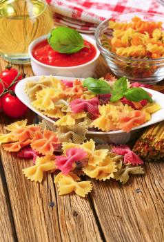 Flavored bow tie pasta and tomato puree