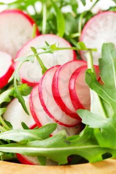 Rocket salad with sliced radish