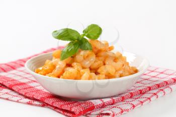 Bowl of peeled shrimps with spicy sauce