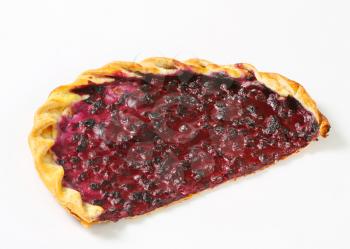 Tarte flambee with quark and blueberries