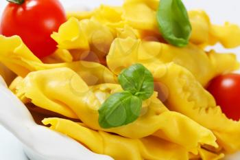 Bowl of Caramelle shaped stuffed pasta 