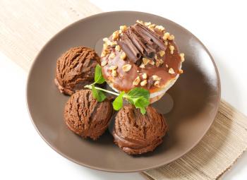 Hazelnut muffin with scoops of chocolate ice-cream