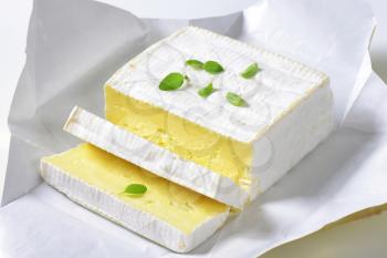 Carr de l'Est - French cow's milk cheese with white rind