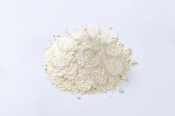 Pile of finely ground flour suitable for cake recipes