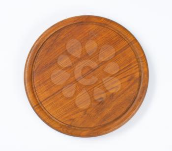 Round wooden cutting board with groove