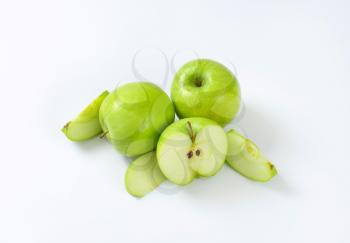 Whole and cut green apples