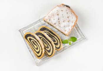 roll of sweet yeast bread filled with poppy seed paste