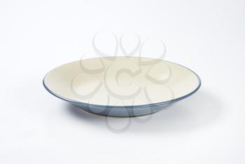 Round dinner plate with blue edge