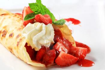 Crepe with fresh strawberries and whipping cream