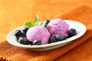 Blueberry ice cream and fresh fruit
