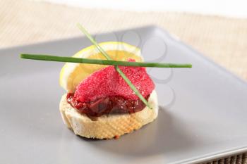 Bite-sized hors d'oeuvre - Red caviar canape