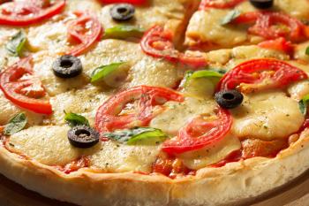 margarita pizza at wooden table
