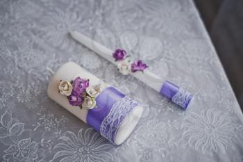 Candles with champagne decorated with a pattern from flowers.