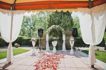 Decor example for exit registration of wedding.