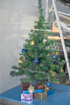 Decoration of commercial premises before Christmas.