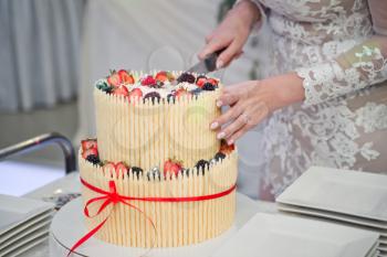 The couple divided into shares of a wedding cake.