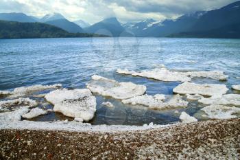 melt the ice in the ocean on a background of mountains. scenic spots