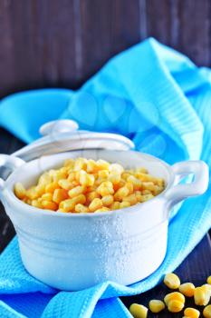 sweet corn in bowl and on a table