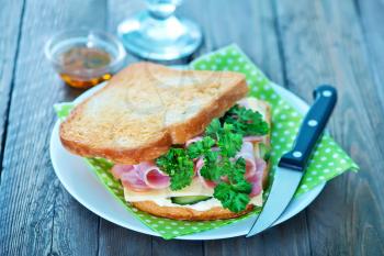 sandwiches with ham and fresh vegetebles
