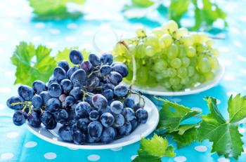 grape in bowl and on a table