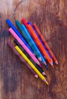 color pencils on the wooden table