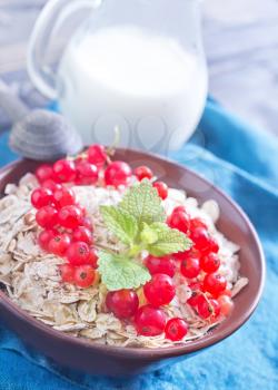 oat flakes with red currant
