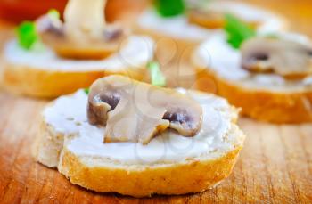 bread with mushroom