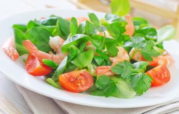 shrimps with salad