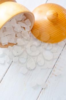 White sugar in the wooden vase