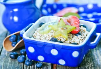 oat flakes with fruits and berries in bowl