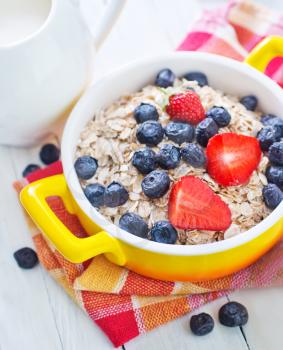 oat flakes with berries in the bowl