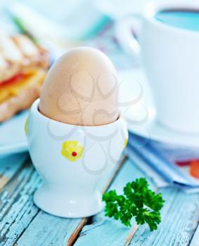 coffee and fried eggs on the plate