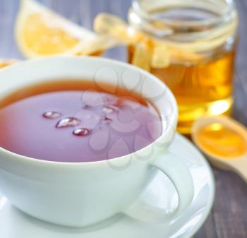 fresh tea with honey and lemon