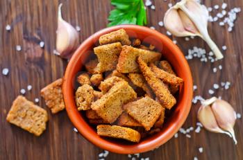 croutons with salt and garlic