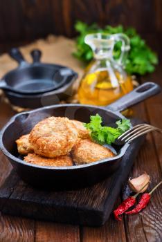 chicken cutlets with spice and fresh greens