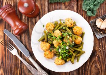 meatballs with green beans on the plate