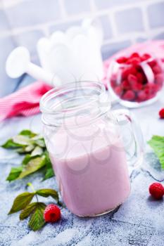 Raspberry Smoothie in glass bank – stock image