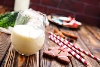 ginger bread and milk in glass, stock photo
