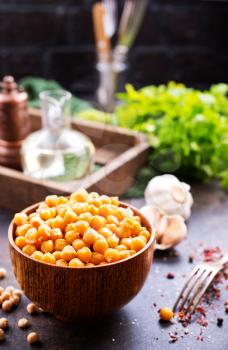 chickpeas  in bowl and on a table