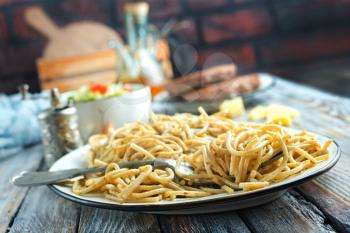 spaghetty with pesto sauce, boiled spaghetty on plate