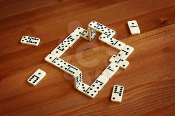 Unreal domino, illusion